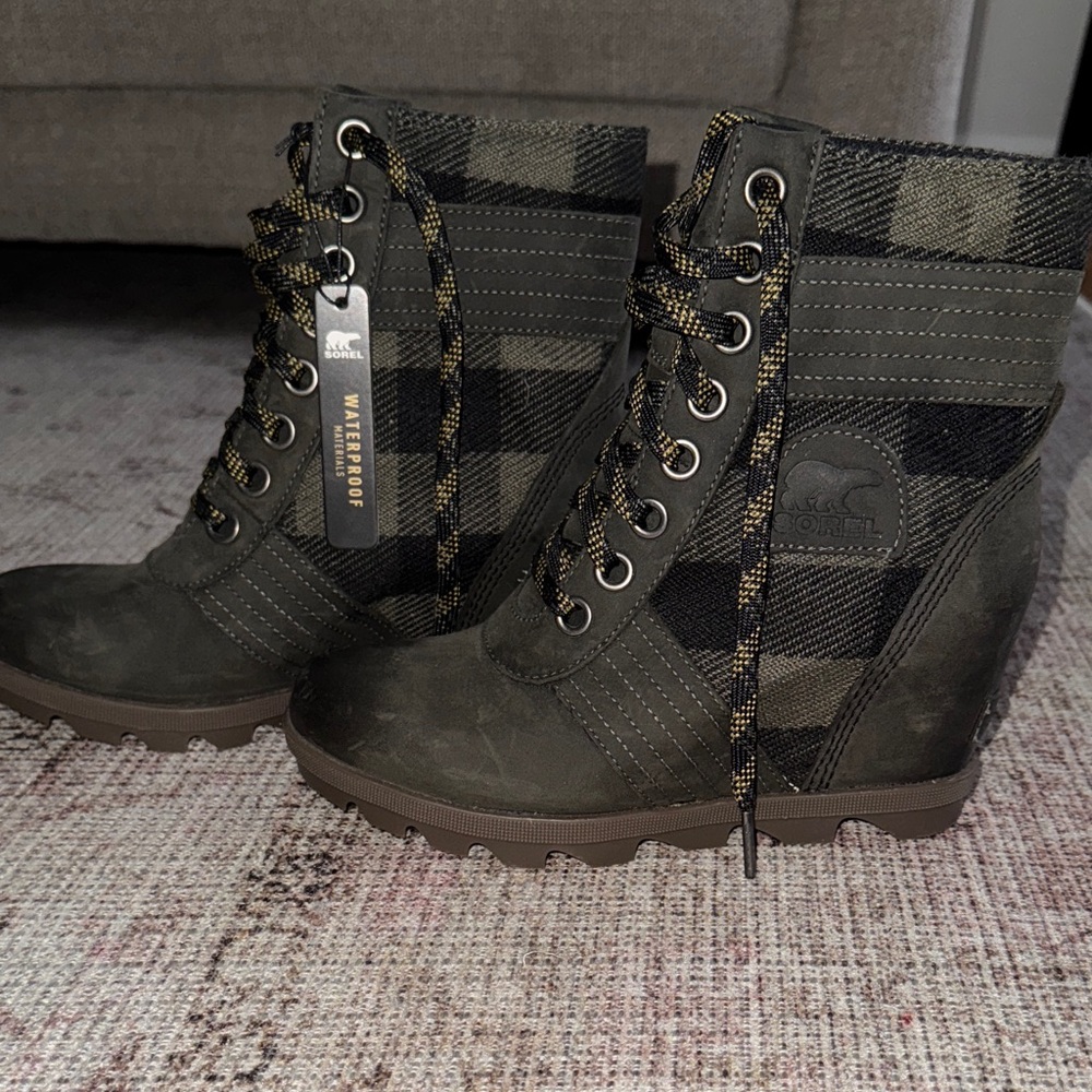 Sorel Women's Waterproof Boots (new with tags, never worn)
